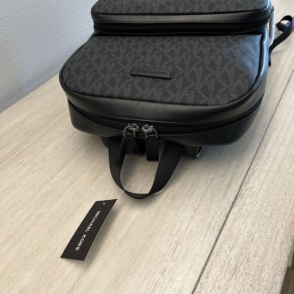 Michael Kors Signature EVERETT BLACK FRONT POCKET LARGE BACKPACK BAG UNISEX NEW - Picture 8 of 12